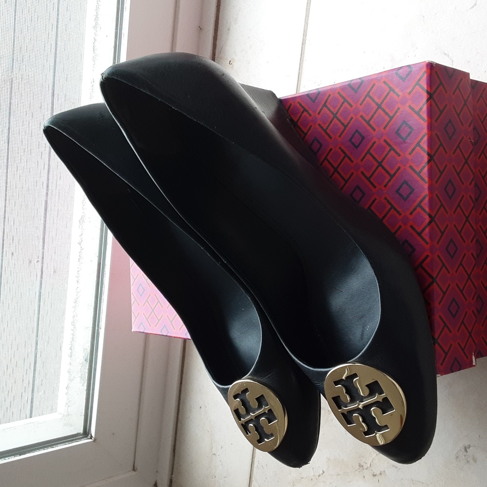 Tory Burch Black Leather Pumps - Picture 6 of 7
